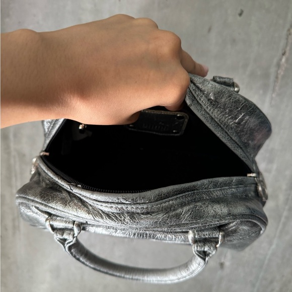 Y2K silver chrome Puma bowling bag - Picture 2 of 8